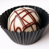 Truffes au chocolat massif légendaires du Vietnam avec ganache à la liqueur de mangue, saveur tropicale exotique, élégante boîte en étain, emballage cadeau