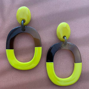 Boucles d'oreilles créoles en corne de buffle dorée personnalisées 2026, fabriquées à la main au Vietnam, style mignon, vente chaude, produit d'entreprise de fabrication - Product Image 1