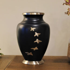 Urna Funeraria Moderna de Latón Azul Medianoche para Cenizas Humanas, Hecha a Mano, Ecológica, Duradera, Portátil, Personalizable, de Gran Capacidad - Product Image 1