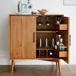 Mobile Bar in MDF Stile Mid-Century <span class=keywords><strong>con</strong></span> Due Ante, Portabottiglie, Ripiani Regolabili e Cerniere <span class=keywords><strong>con</strong></span> Chiusura Ammortizzata, Arredo Contenitore per Sala da Pranzo - Product Image 1