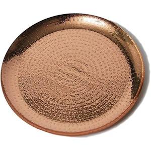 Ensemble d'assiettes de chargeur gaufrées marron design avec finition antique pour une table à manger élégante et une table de fête - Product Image 3