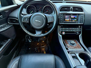 JAGUAR XE 35T PRESTIGE SEDAN AWD 2017 Usado en Excelentes Condiciones - Product Image 3