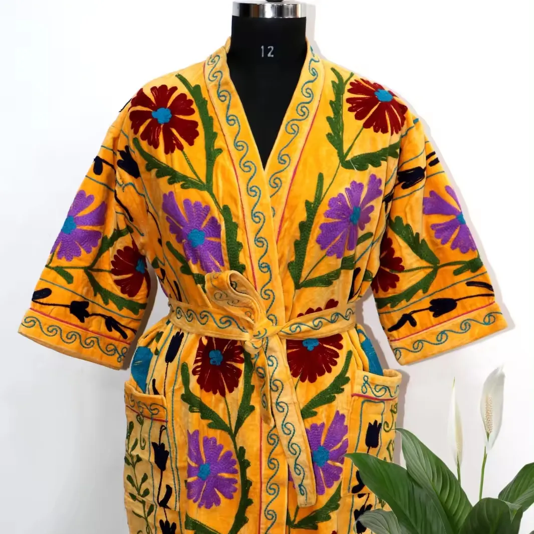 Commercio all'ingrosso bella Suzani in cotone ricamato Kimono lungo da donna Boho abito avvolgente cappotto casa etnico Boho moda Vintage