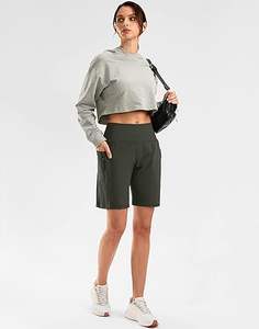 Bermuda 9 ''longueur genou pour femmes Short d'entraînement athlétique taille haute avec poches zippées idéal pour la gym et le fitness - Product Image 6