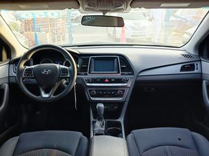 <span class=keywords><strong>Voiture</strong></span> d'<span class=keywords><strong>occasion</strong></span> HYUNDAI SONATA SEDAN 2.4L 4CY GRIS 2018, prête à être expédiée dans le monde entier - Product Image 2