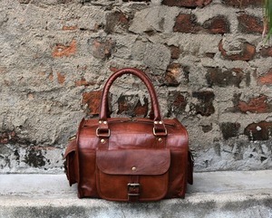 12 Mochila de viaje de cuero genuino con logotipo personalizado Vintage Weekender Gym Mochila de noche con cubos de embalaje - Product Image 5