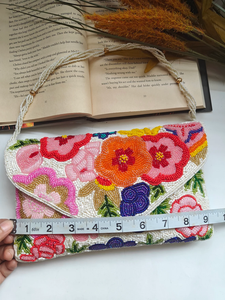 คลัทช์ลูกปัดสีนีออนทำด้วยมือคลัทช์ลูกปัดขาวดำทำด้วยมือโดยแฟชั่นเรืองแสง - Product Image 4