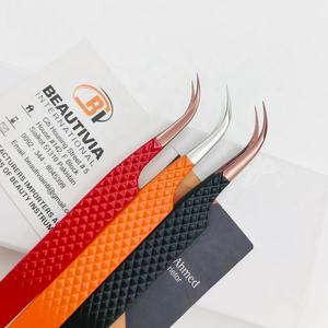 Pinzas de pestañas profesionales curvadas en J OEM, Punta puntiaguda de acero inoxidable sostenible con revestimiento de Color personalizado, agarre fuerte Beautivia - Product Image 4