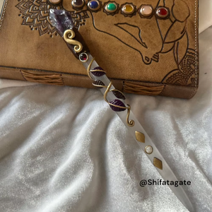 หินเซเลไนท์แกะสลักมือฮวงจุ้ยคริสตัลหินบำบัดและเรกิเครื่องมือนวดจักระพลังงานทางจิตวิญญาณขายส่งสไตล์ยุโรป - Product Image 1