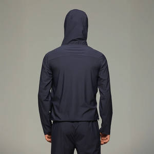Ensemble de survêtement uni décontracté à capuche en nylon OEM Vêtements de sport unisexe deux pièces avec logo personnalisé Service - Product Image 3