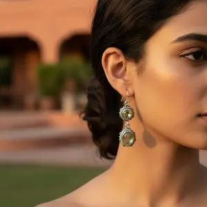 Boucles d'oreilles pendantes vintage en or avec perle d'eau douce et pierre précieuse préhnite pour femmes - Product Image 1