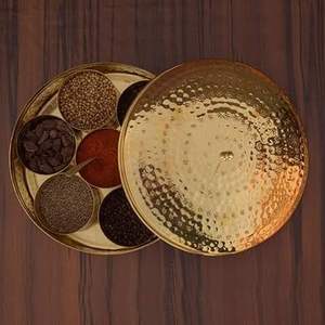 Boîte à épices en laiton au design traditionnel pour la décoration de cuisine ethnique, rehaussant l'espace avec un artisanat métallique authentique - Product Image 5