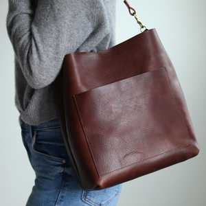 Sac Hobo de luxe pour femmes Sac fourre-tout souple de créateur Sacs en cuir à bandoulière surdimensionnés de haute qualité LHB-0135 - Product Image 6