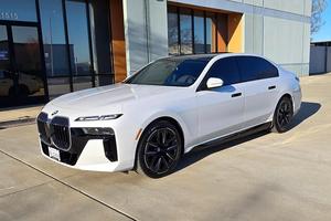 BMW i7 xDrive60 ปี 2023 สภาพดีเยี่ยม พร้อมจัดส่ง - Product Image 2