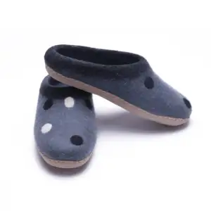 Handmade Felt slippers Unisex Mens Womens Shoes Made with Merino Wool Suitable for All Seasons