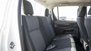 HILUX DC 2.4D 4x4 d'occasion, très propre, intérieur clair, sièges en cuir, pneus R15, conduite à gauche, transmission intégrale - Product Image 6