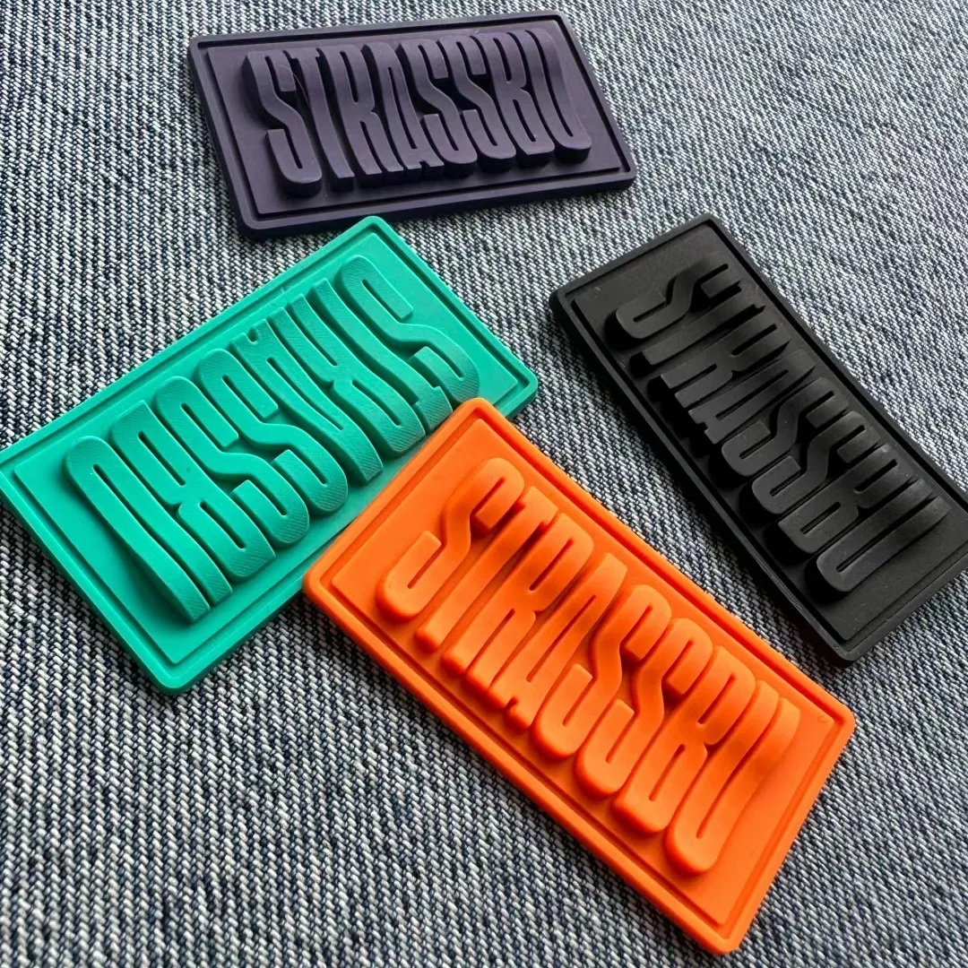Produtos de logotipo personalizado Moda Soft PVC Logo Product Patch Rubber PVC Patches 3D Embossed Label Garment Rubber tags for clothes