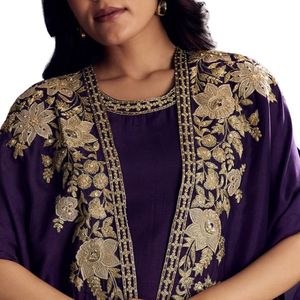 Traje Sharara de seda púrpura con capa Zari bordada para mujeres elegantes Ropa de fiesta tradicional y traje de invitado de boda - Product Image 3