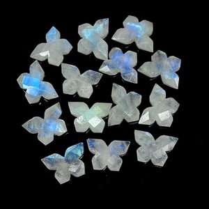 Perles en forme de papillon en pierre de lune arc-en-ciel, pierres précieuses facettées et sculptées - Product Image 5