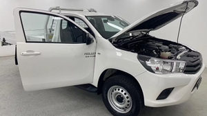 2024 TOYOOTA HILUX PICKUP SR 2.8L Diesel Chassis Single Cab 2dr Spts Auto 6sp 4x2 2.7i RIGHT-HAND <b>DRIVE</b> - Product Image 3
