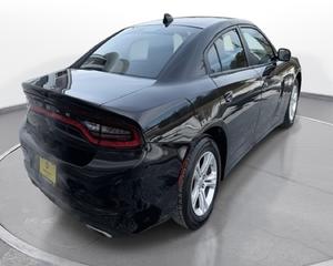 Dodge Charger SXT 2023 d'occasion, faible kilométrage, prêt à être expédié - Product Image 3