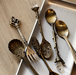 Dernier fournisseur indien luxueux en gros d'ensemble de couverts en métal forgé Design déroulant disponible à bas prix en Inde - Product Image 1