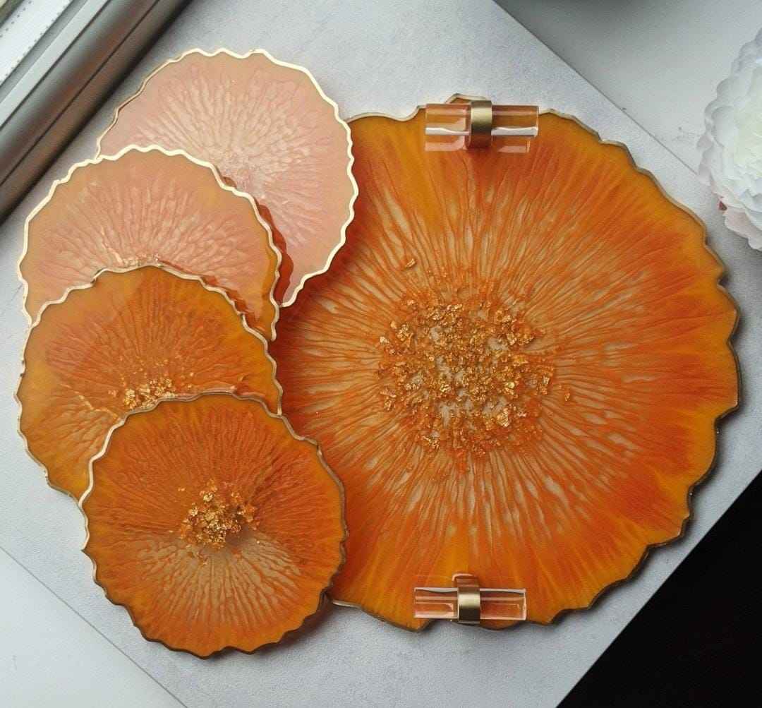 สีส้มสีดำสีขาวสีเขียว