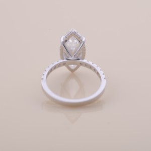 Anillo de Compromiso y Boda con Diamante Cultivado en Laboratorio con Corte Marquesa Certificado por IGI, Halo Oculto y Banda Pavé en Oro Blanco/Rosa/Amarillo de 9K - Product Image 4