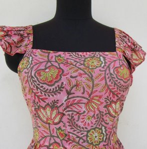 Robe longue indienne faite à la main à imprimé floral pour femmes encolure carrée avec sangle arrière Robe longue - Product Image 2