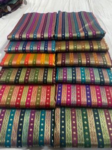 Tissu jacquard brodé traditionnel en brocart avec motif à carreaux pour vêtements ethniques indiens pour garçons - Vente en gros Inde - Product Image 2