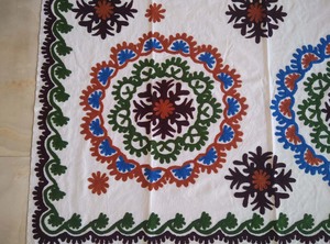 Nueva Cubrecama Suzani de Lino y Algodón Hecha a Mano, Bordada con Diseño Personalizado, Hermosa Manta Bohemia India Multicolor Ecológica - Product Image 5