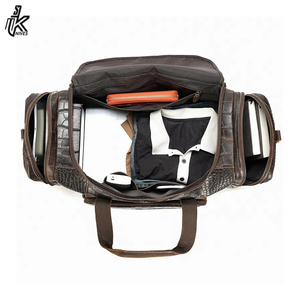 Sac de voyage en cuir grande capacité avec motif crocodile et logo personnalisé, 23 pouces - Product Image 5