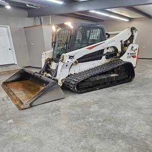 Chargeuse compacte sur chenilles Bobcat avec moteur PLC, petite taille, d'occasion, en stock, livraison rapide disponible, vente en gros - Product Image 1