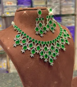 Fournisseur indien mariée argent plaqué AD CZ vert menthe Kiara collier boucles d'oreilles ensemble de bijoux pour filles femmes fête porter