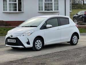 Toyota ASV Vitzz 2014 en Perfectas Condiciones, Super Limpio, Transmisión Automática y Manual Disponible, Volante a la Izquierda, Interior Oscuro - Product Image 3