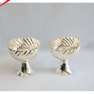 Bol de service rond en acier inoxydable en métal de conception attrayante avec support de feuille d'or pour restaurant et bar d'hôtel - Product Image 4