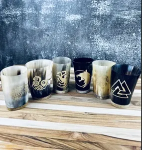 Tasse en corne élégante faite à la main avec une variation de couleur naturelle et une texture de surface brillante pour boire traditionnellement à un prix abordable - Product Image 2