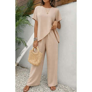Conjunto de Dos Piezas para Mujer, Blusa de Manga Corta con Cuello Redondo y Detalle Asimétrico en Tela Arrugada y Pantalones, 35641 - Beige - Product Image 1