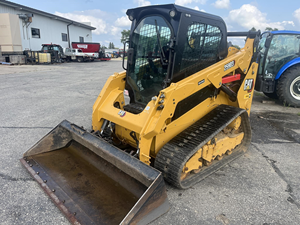 เครื่องยนต์รถตักล้อยางสีเหลืองแบบ Cat Skid Steer Loader, เครื่องยนต์ส่วนประกอบหลักของรถตักล้อยางแบบ Cat Skid Steer Loader - Product Image 1