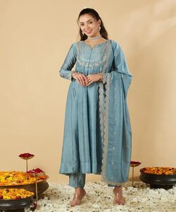 Ensemble pakistanais et indien prêt-à-porter pour femme : haut, bas et dupatta – Robes et costumes pour femmes, couleur blanche, style vintage, tenue de fête - Product Image 3