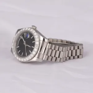 Reloj cronógrafo moderno de negocios para hombre con diamantes reales con función de fecha 100M WR Big Face Diamond - Product Image 4