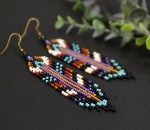 Pendientes de Cuentas Hechos a Mano, Pendientes Largos con Flecos, Pendientes Artesanales de Cuentas de Semillas - Product Image 1