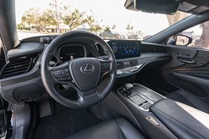 Lexus LS 500 ปี 2021 สภาพดีเยี่ยม ไม่มีราคาต่ำสุด 416 แรงม้า เครื่องยนต์ V6 ทวินเทอร์โบ ผู้ถือรถจากภาคใต้ ปรับแต่งน้อยมาก - Product Image 4