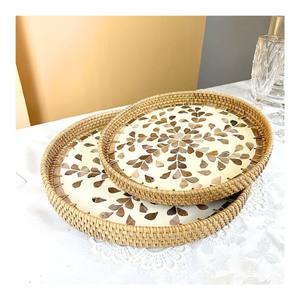 Bandeja de mimbre redonda para servir con nácar, bandeja de dulces decorativa, cesta de comida de mimbre hecha por vietnamita FBA Amazon - Product Image 1