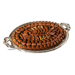 Bandeja de chocolate de metal de calidad creativa Diseño de lujo Bandeja de servicio de chocolate chapada en oro Perfecta para servir chocolates y postres - Product Image 4