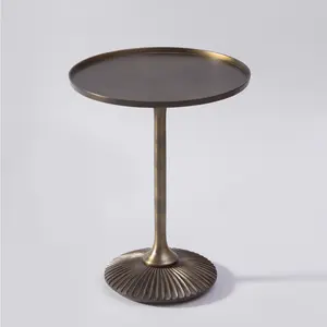 Table d'appoint en laiton antique de qualité exportée pour la décoration de la chambre et du salon, disponible en tailles personnalisées - Product Image 1