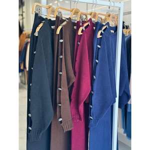 Ensemble de pulls en tricot à découpes pour femmes 10229 Confortable et élégant - Product Image 1