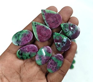 Rubí natural Zoisita Cabujón Piedra preciosa suelta a granel Hecho a mano Par Forma Parte posterior plana Rubí Zoisita Piedra preciosa curativa a precio mayorista - Product Image 1