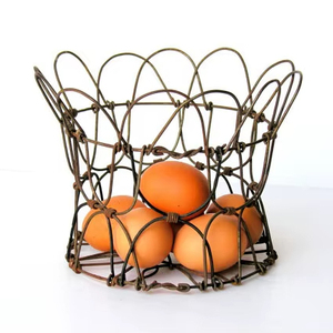 Porte-oeufs en fer à l'aspect antique avec vernis mat, parfait pour la salle à manger et le cadre de style héritage - Product Image 1