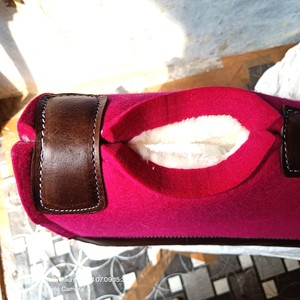 Jupe ronde de 1 "en laine de haute qualité du fabricant indien Tapis de selle Western en feutre rose vif Logo personnalisé Option en cuir véritable - Product Image 4